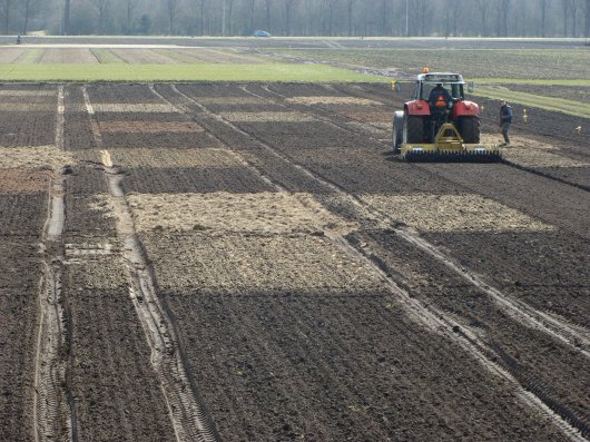 Toediening van verschillende organische producten op de proeflocatie Vredepeel